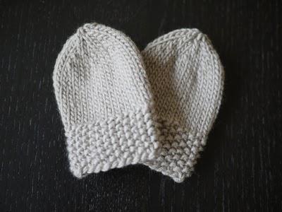 Nem at strikke til nyfødte: Hatte med strikkepinde og handsker