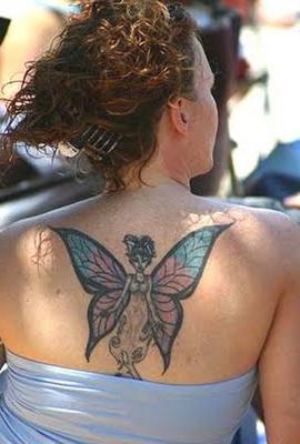 Butterfly tatovering er en elegant udsmykning til en kvindelig krop