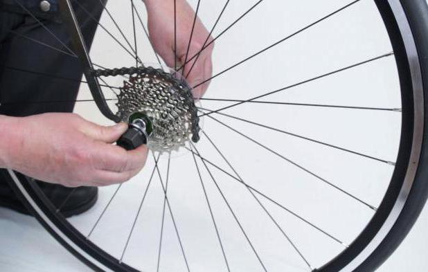 hvordan man fjerner asterisker fra baghjulet på en cykel uden en puller