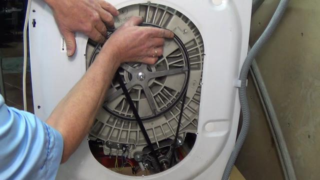 Hvordan vælges og sættes bæltet på vaskemaskinen? Hvornår er det nødvendigt at erstatte det?