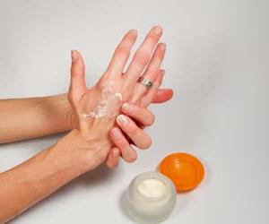 Fingre på hænder revner: årsager og behandling